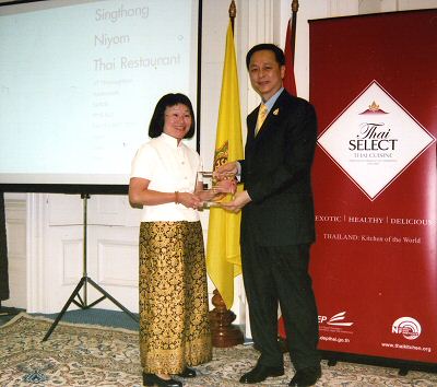 Piek receives the Thai Select award at the Thai Embassy in London